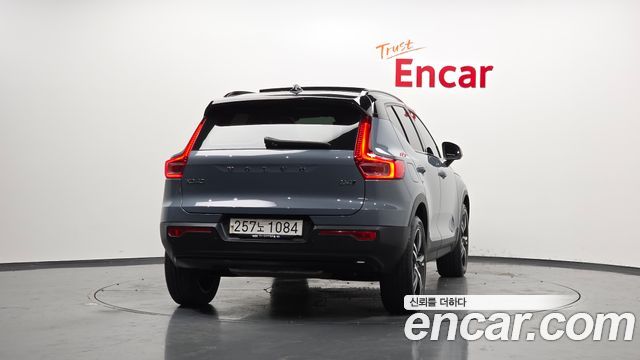 Volvo XC40 B4 R-Design - фото 3