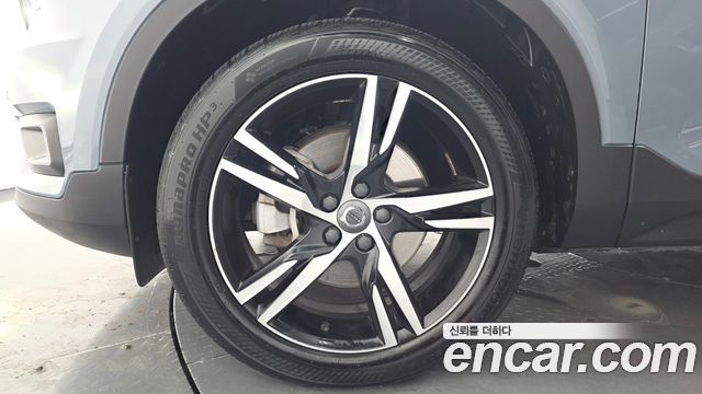 Volvo XC40 B4 R-Design - фото 4