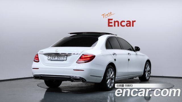Mercedes-Benz E-Class W213 E300 Exclusive - фото 1