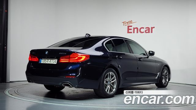 BMW 5-Series G30 520d M Sport Package Plus - фото 1