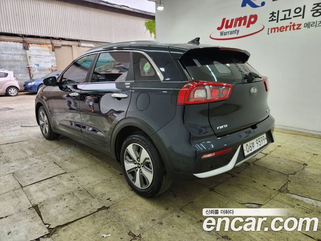 Kia Niro Prestige - фото 1