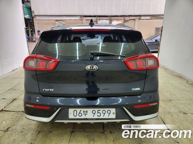 Kia Niro Prestige - фото 2