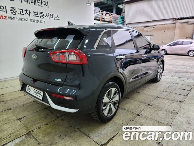 Kia Niro Prestige - фото 3