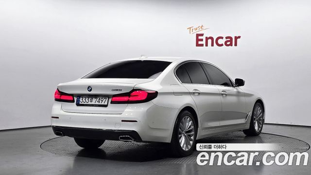 BMW 5-Series G30 530i Luxury - фото 0