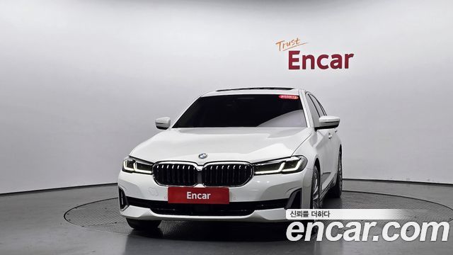 BMW 5-Series G30 530i Luxury - фото 1