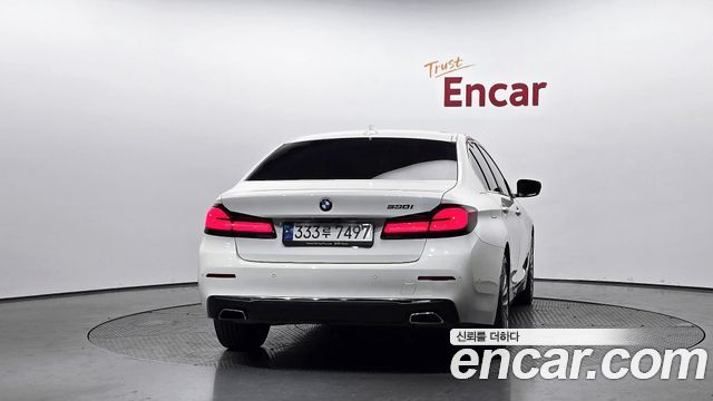 BMW 5-Series G30 530i Luxury - фото 2