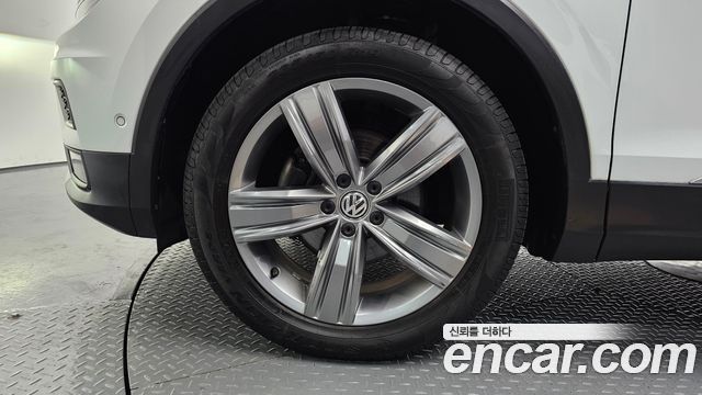 Volkswagen Tiguan 2-го поколения 2.0 TDI 4Motion Prestige - фото 4
