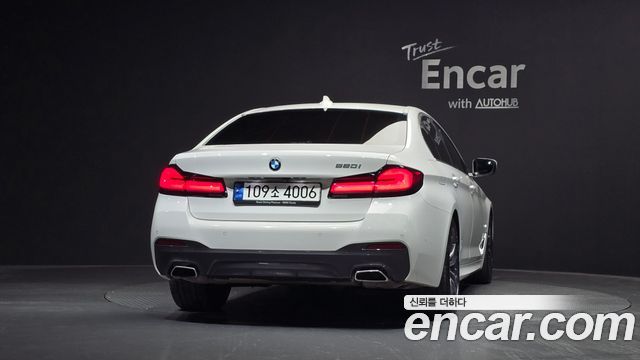 BMW 5-Series G30 520i M Sport - фото 3