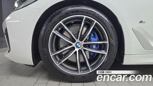 BMW 5-Series G30 520i M Sport - фото 4