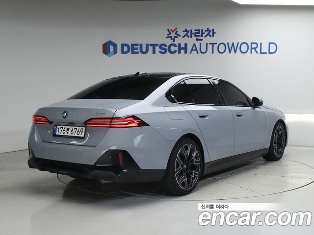 BMW 5-Series G60 530e M Sport - фото 1