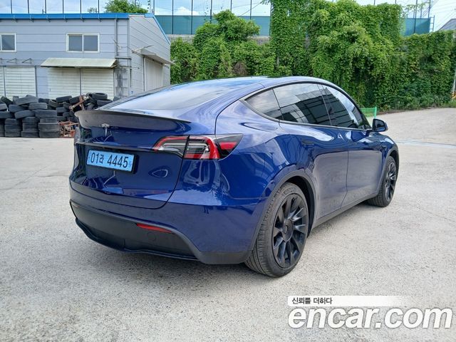 Tesla Model Y RWD - фото 2