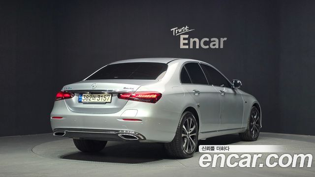 Mercedes-Benz E-Class W213 E300e 4MATIC Exclusive - фото 1