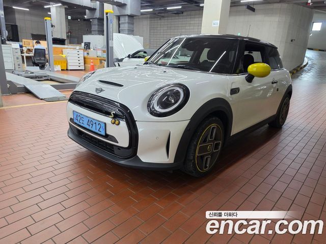 Mini Cooper SE Electric 3rd - фото 0