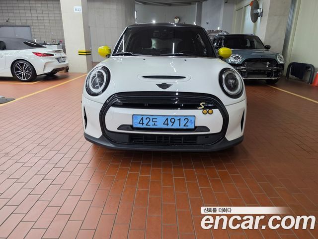 Mini Cooper SE Electric 3rd - фото 2