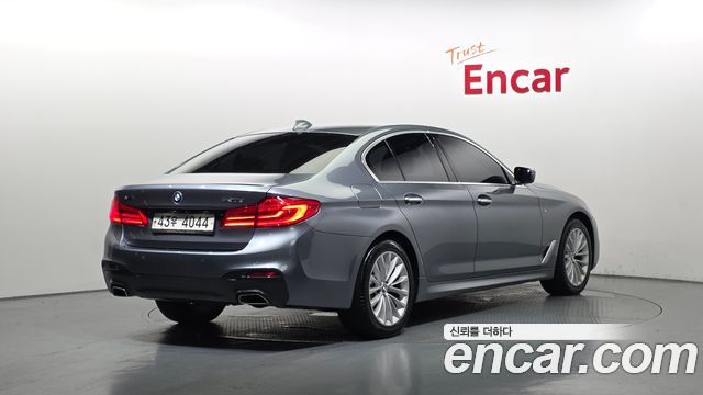 BMW 5-Series G30 520d xDrive M Sport Package - фото 1