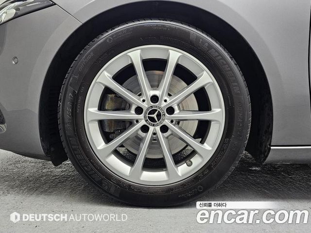 Mercedes-Benz A-Class W177 A220 Hatchback - фото 4
