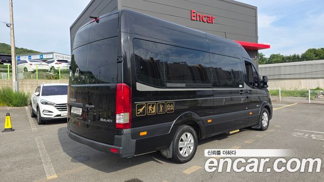 Hyundai Solati 15-seater Luxury - фото 1