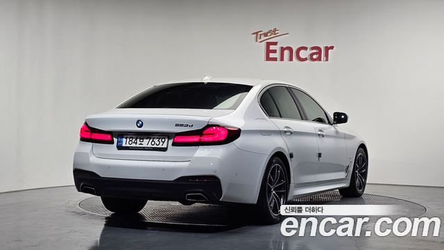 BMW 5-Series G30 523d M Sport - фото 1