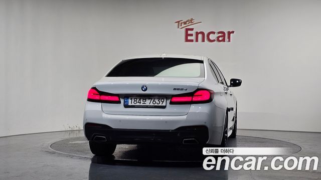 BMW 5-Series G30 523d M Sport - фото 3