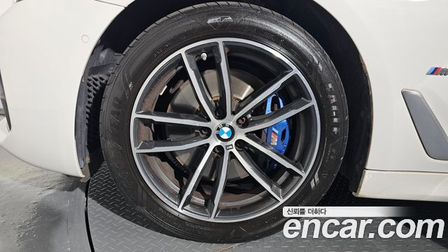 BMW 5-Series G30 523d M Sport - фото 4