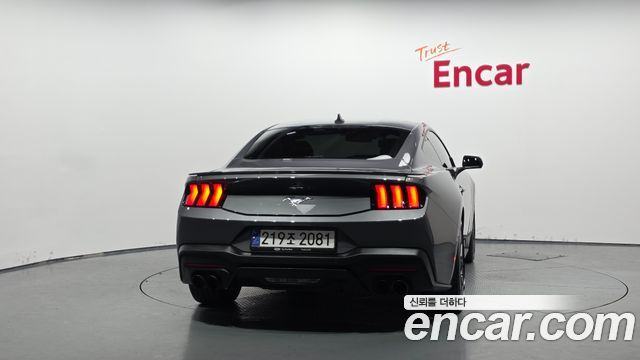 Ford Mustang 7-го поколения 2.3 EcoBoost Premium Coupe - фото 3