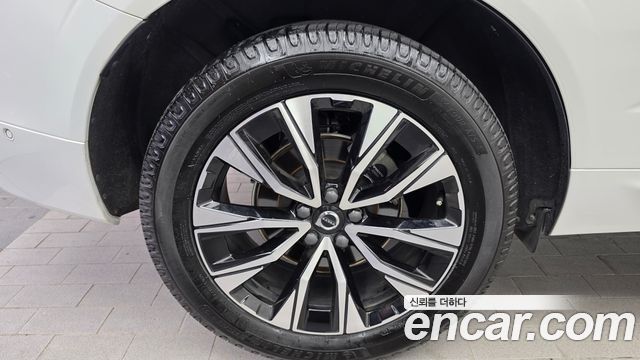 Volvo XC60 2-го поколения B5 Ultimate Bright - фото 4