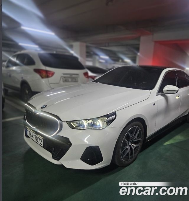BMW 5-Series G60 520i M Sport - фото 1