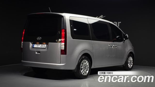 Hyundai Staria HEV 1.6 Tourer 9-Seater Modern - фото 1