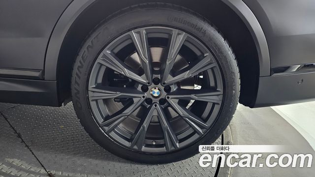 BMW X7 G07 M50i Frozen Black Edition 6STR - фото 4