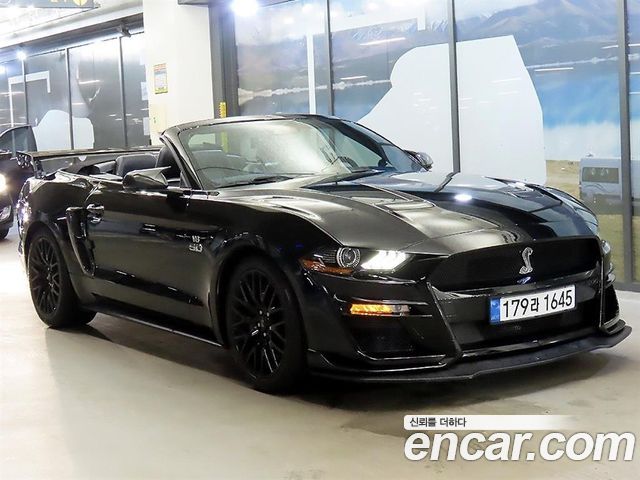 Ford Mustang GT Convertible - фото 0