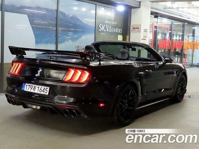 Ford Mustang GT Convertible - фото 1