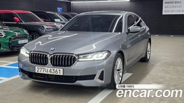 BMW 5-Series G30 520i Luxury - фото 0