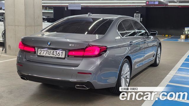 BMW 5-Series G30 520i Luxury - фото 1