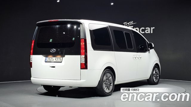 Hyundai Staria Tourer 9-Seater Modern - фото 1