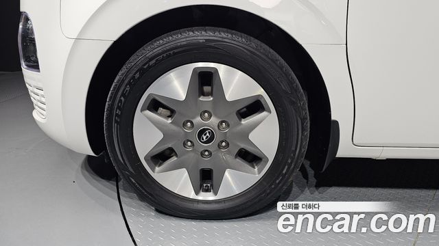 Hyundai Staria Tourer 9-Seater Modern - фото 4