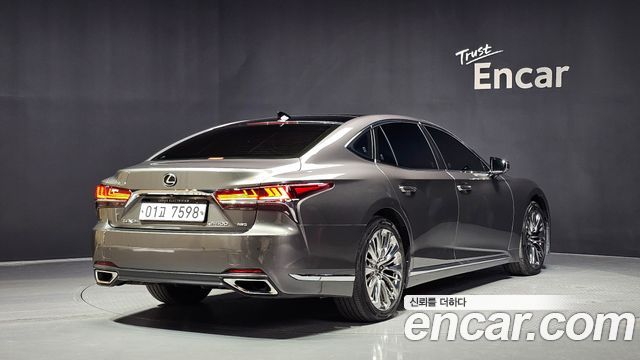 Lexus LS LS500 3.5 Platinum AWD - фото 1