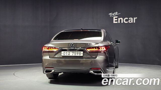 Lexus LS LS500 3.5 Platinum AWD - фото 3