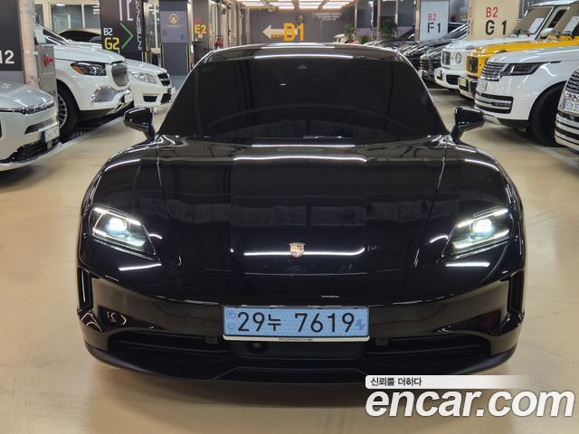 Porsche Taycan Base 4 - фото 1