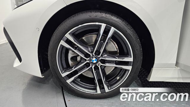BMW 1-Series F40 120i M Sports - фото 4