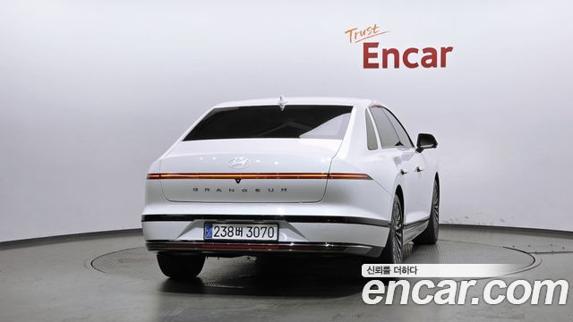 Hyundai Grandeur GN7 2,5 Gasoline 2WD Calligraphy - фото 3