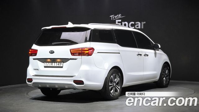 Kia Carnival Новый 9-Seater Luxury - фото 1