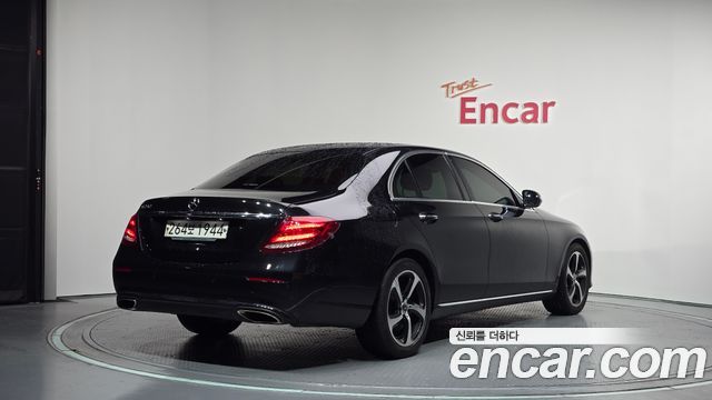Mercedes-Benz E-Class W213 E250 Avantgarde - фото 1