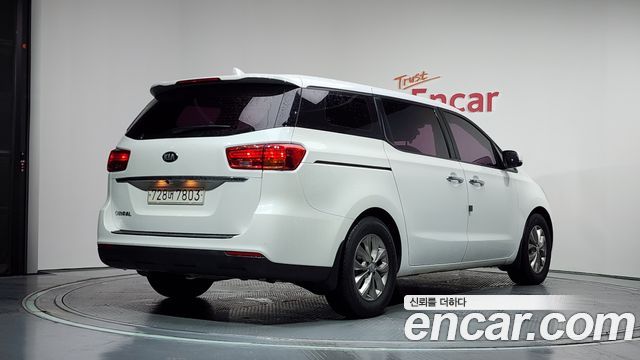 Kia Carnival Новый 11-Seater Deluxe - фото 1