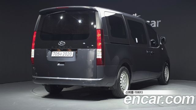 Hyundai Staria Tourer 11-Seater Smart - фото 1