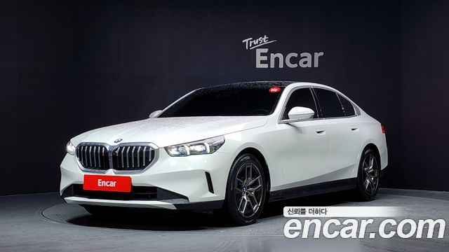 BMW 5-Series G60 520i - фото 0