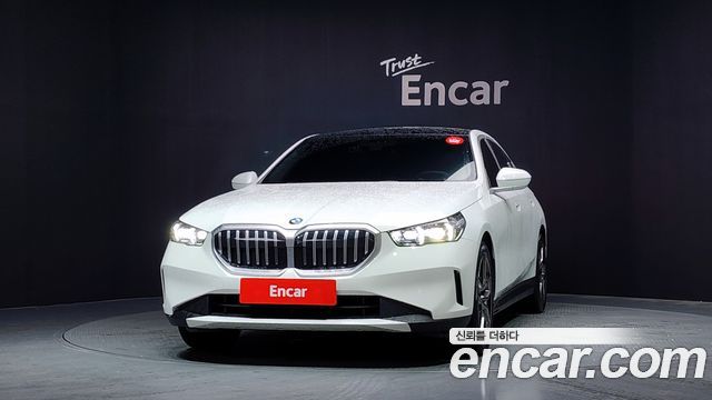 BMW 5-Series G60 520i - фото 2