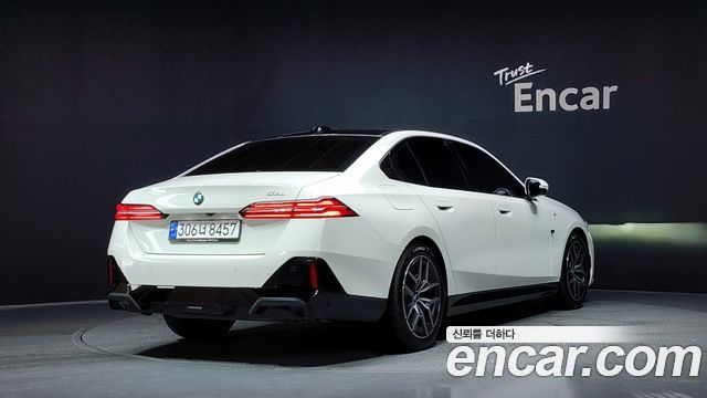 BMW 5-Series G60 520i M Sport - фото 1