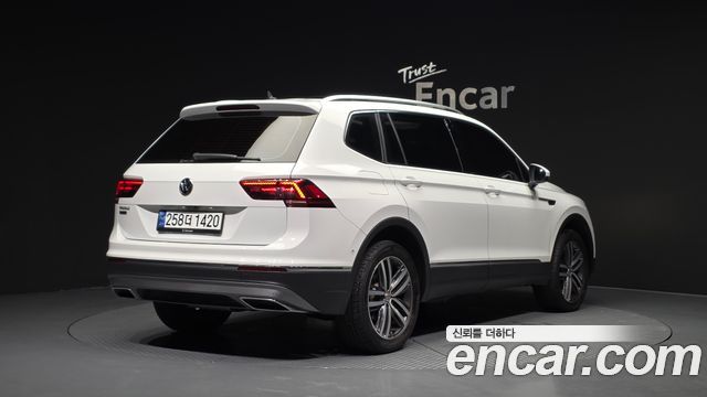 Volkswagen Tiguan 2.0 TDI Prestige - фото 1