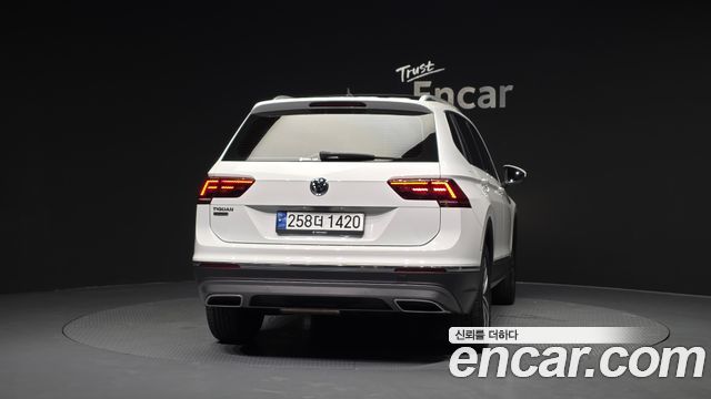 Volkswagen Tiguan 2.0 TDI Prestige - фото 3