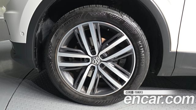 Volkswagen Tiguan 2.0 TDI Prestige - фото 4